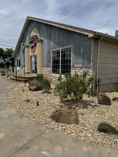Commercial landscape