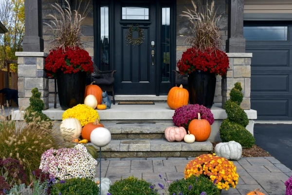 fall porch decorations and mums