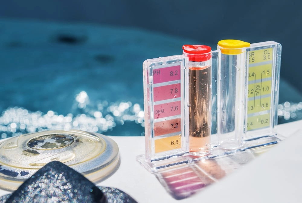 Water quality testing kit for pool maintenance